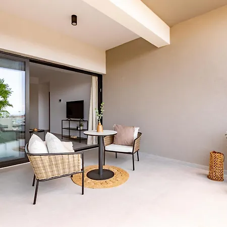 Sanders Eduardovich Apartment Limassol